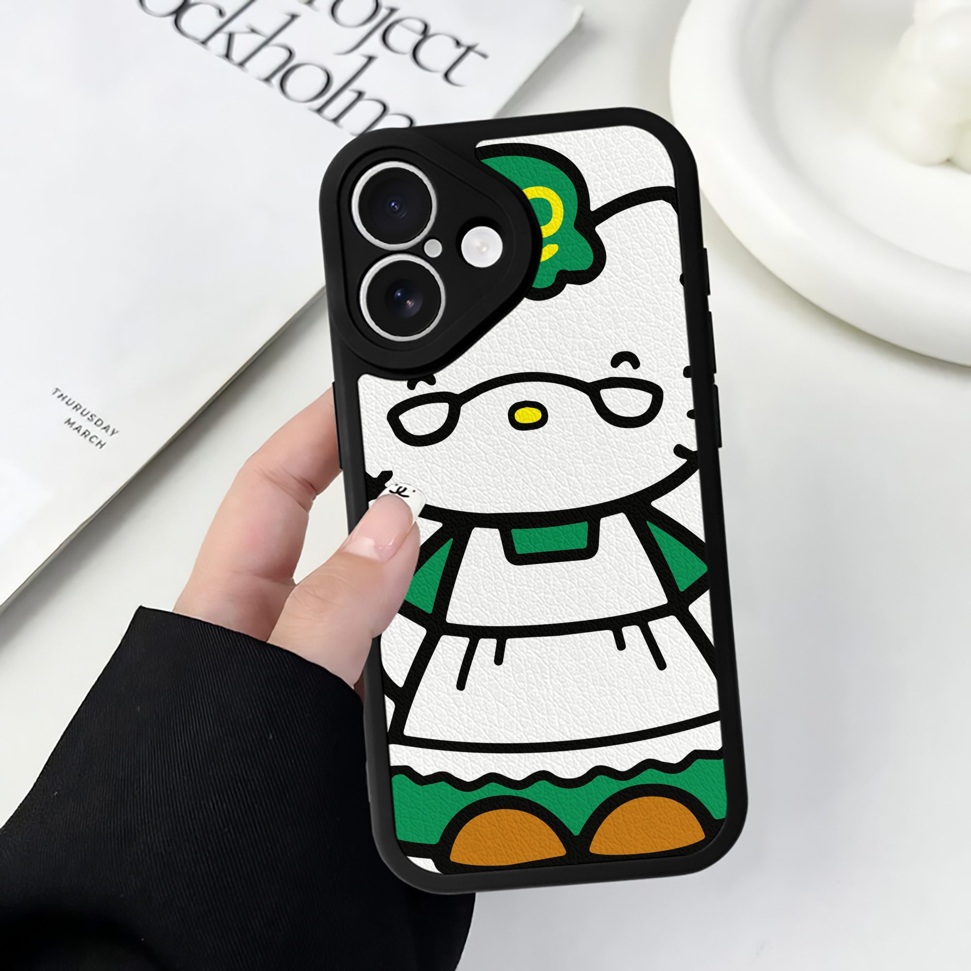 （画像用） Hello Kitty ハローキティ 【iPhone 16シリーズ対応】シリコンスマホケース（レザー調） 材質：シリコン